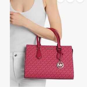 MICHAEL KORS SHEILA MEDIUM
SATCHEL SHOULDER BAG MK LOGO
PINK RASPBERRY SILVER